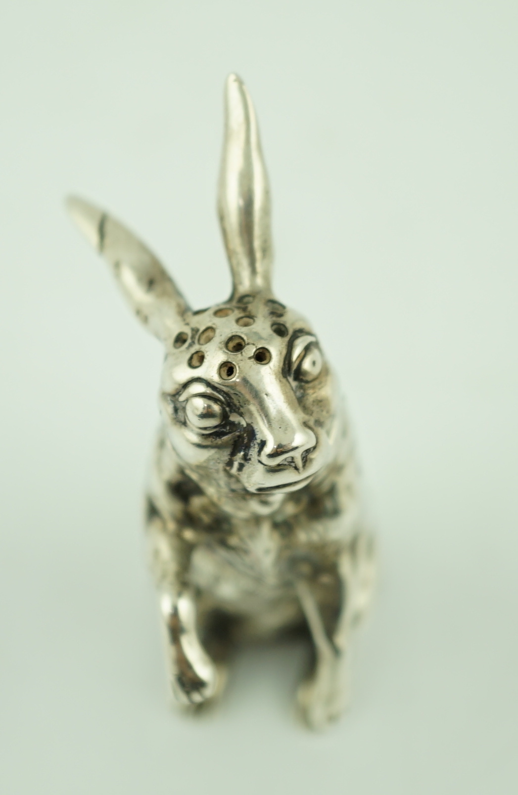 An early 20th century Russian? 84 zolotnik novelty pepperette, modelled as a rabbit